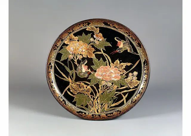黒漆花鳥螺鈿箔絵密陀絵漆絵盆 - 浦添市美術館公式サイト 